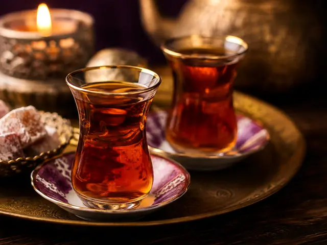 İnce belli bardakta çay ve lokum — Okmeydanı, Masaj Salonun